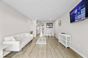 Modern 1 BR with fantastic Ocean Views